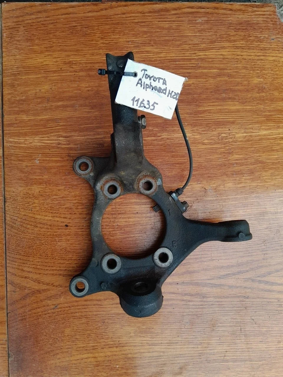 Поворотный кулак Toyota Alphard 2010 4321128140 ANH20W, правый
