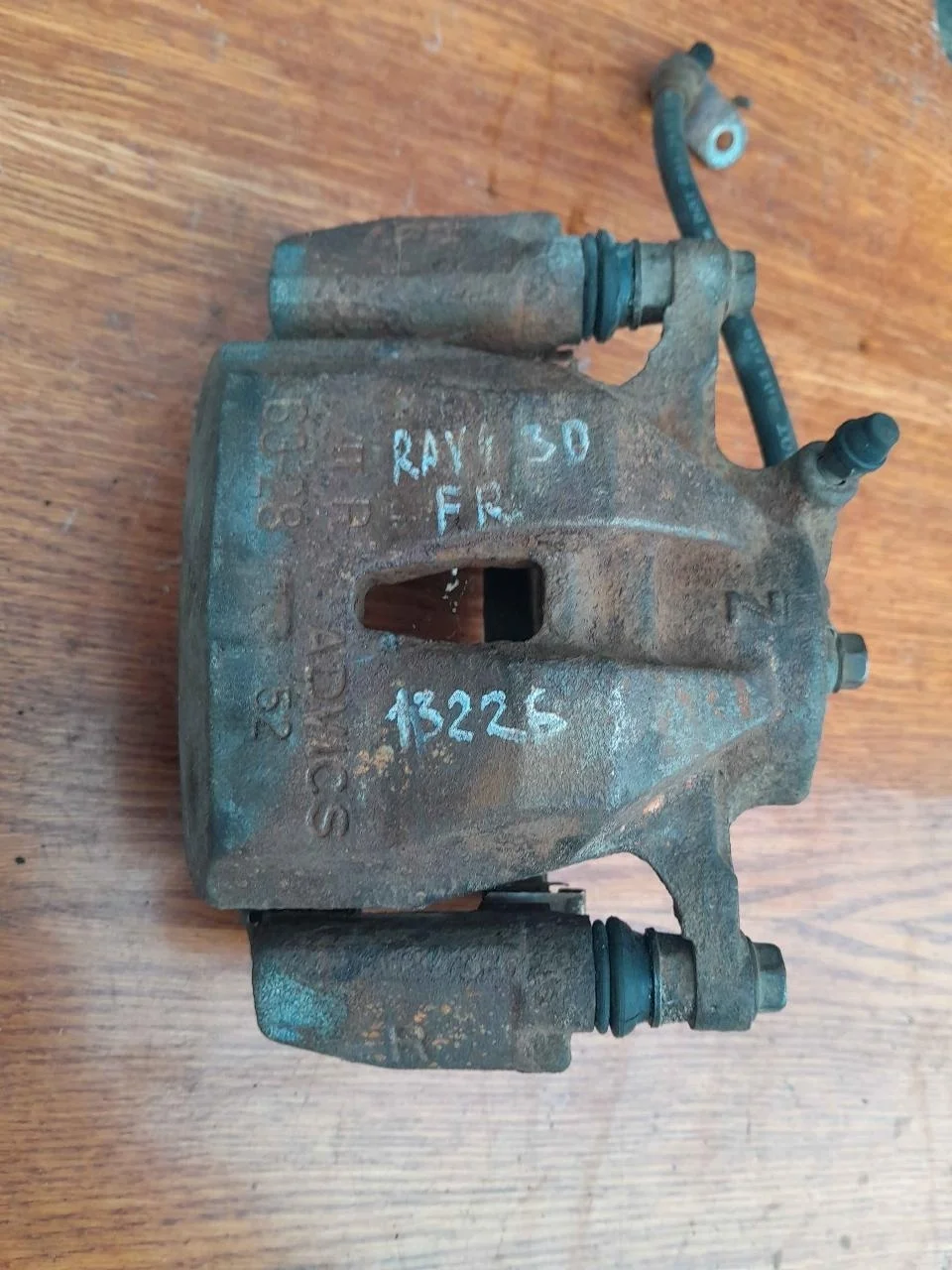 Суппорт Toyota Rav4 2008 4773042090 ACA30, передний правый