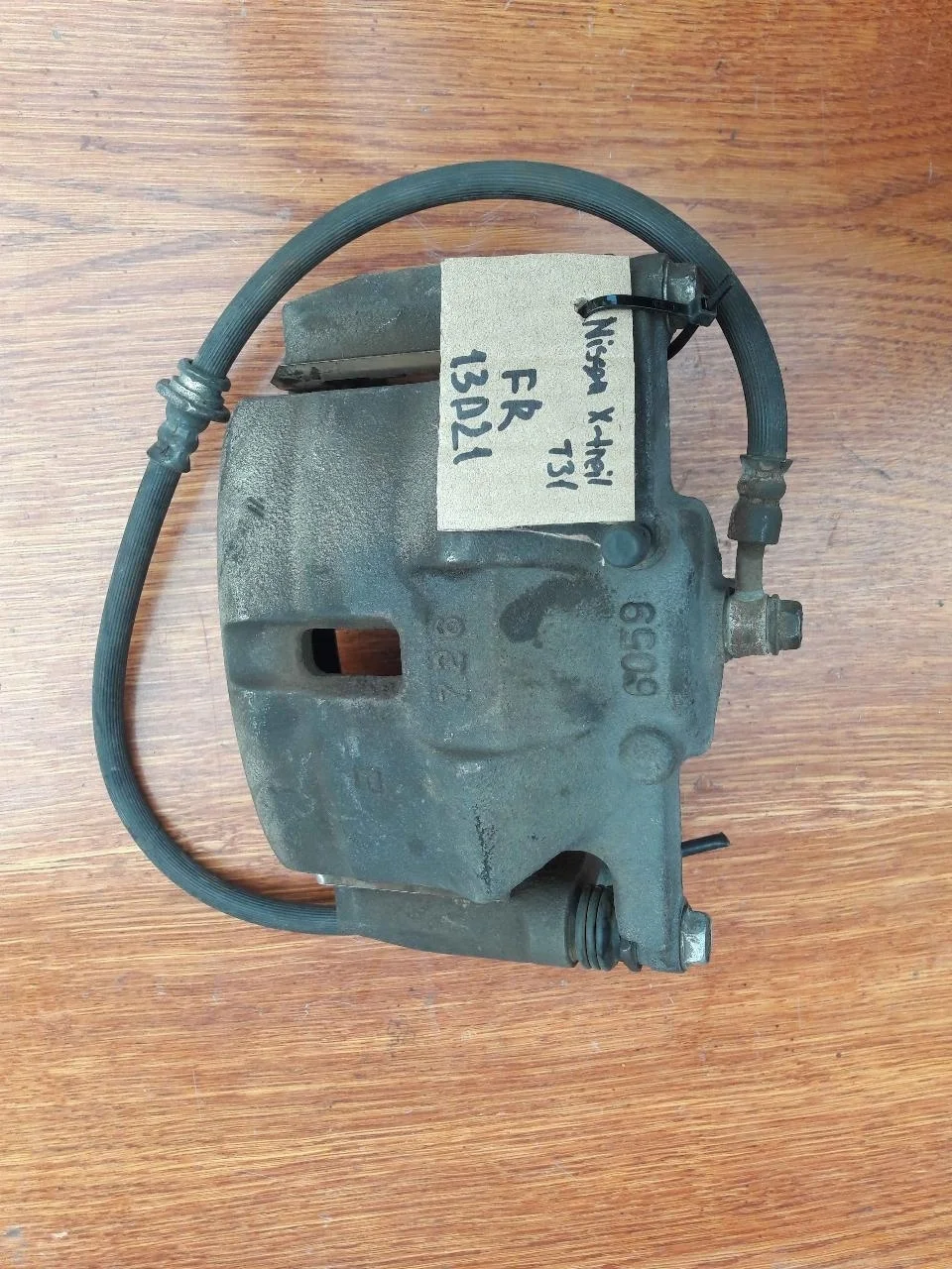 Суппорт Nissan X-Trail 2009 41001JE00A T31, передний правый