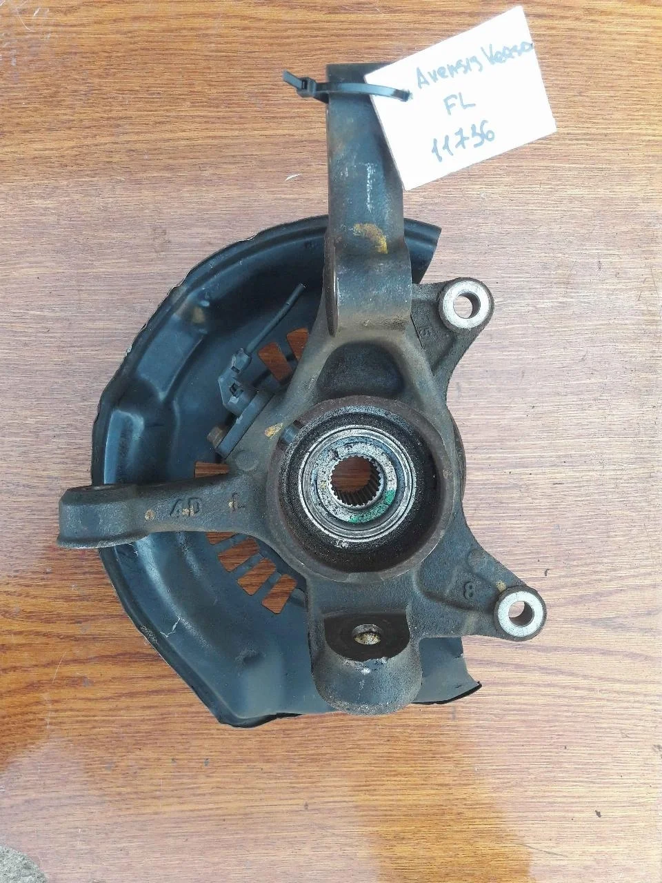 Поворотный кулак Toyota Avensis Verso 2005 4321244040 ACM20, левый