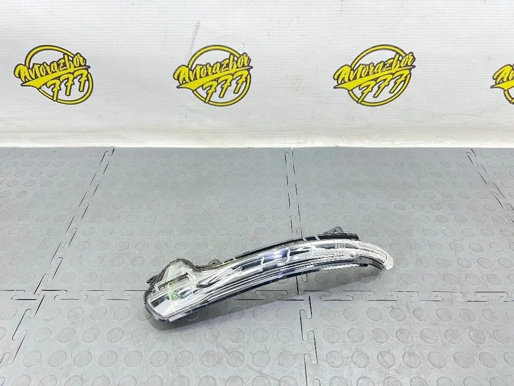 Повторитель в зеркало Audi A6 C7 рестайлинг (2014—2018)