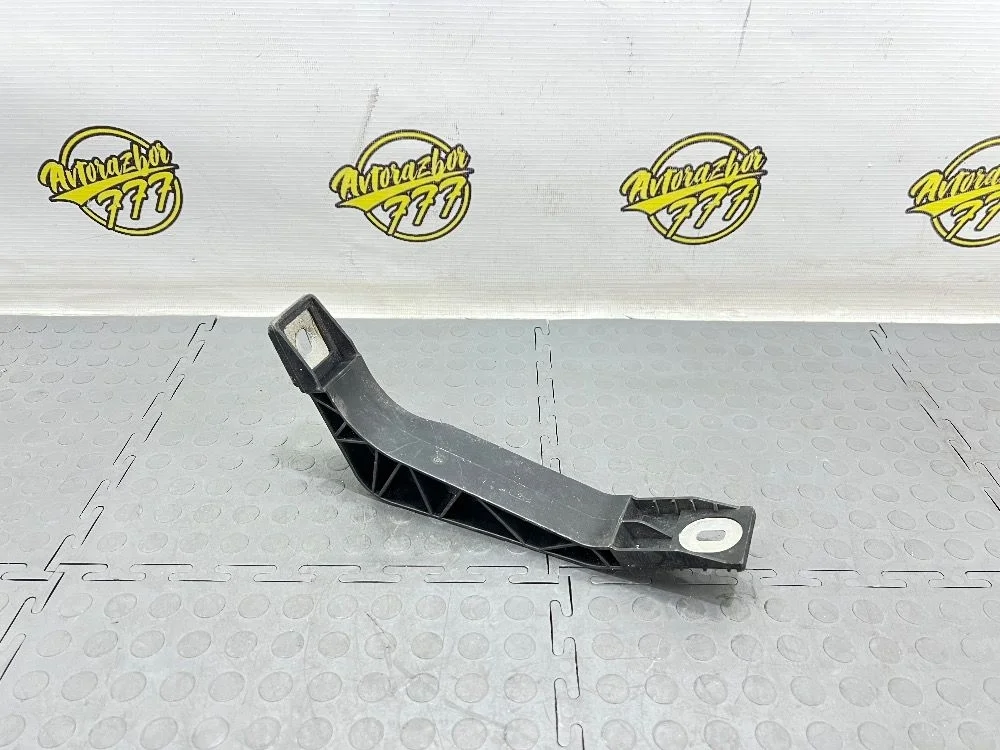 Кронштейн радиатора Audi RS Q3 8U (2013—2015)