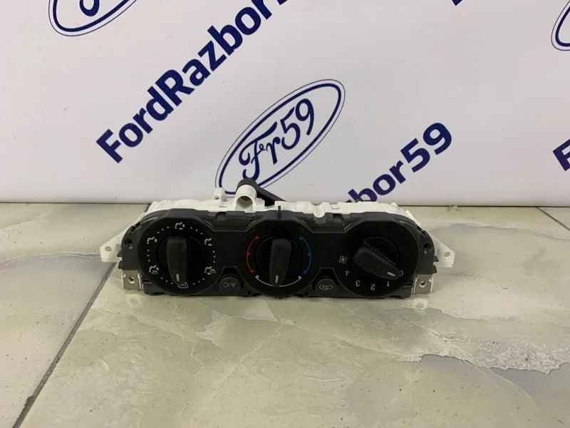 Блок управления печкой Ford Focus 2 2005 1719798 CB4 2.0 (AODA)