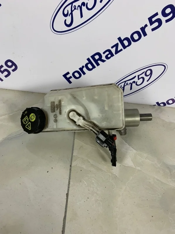 Бачок тормозной жидкости Ford Focus 2 2005 1743324 CB4 2.0 (AODA)