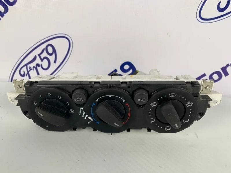 Блок управления печкой Ford Focus 2 2010 1719798 CB4 1.6 (SIDA)