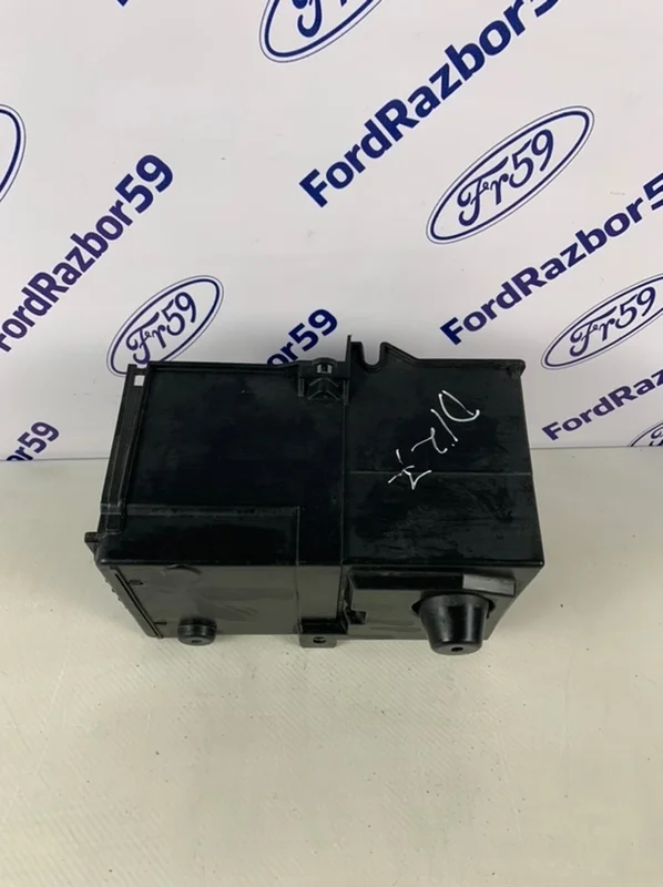 Корпус АКБ Ford Focus 3 2011 1753501 CB8 1.6 (PNDA)
