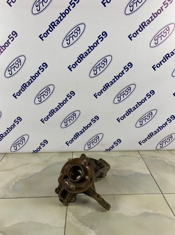 Кулак поворотный Ford Focus 3 2011-2019 1702855 CB8, передний левый