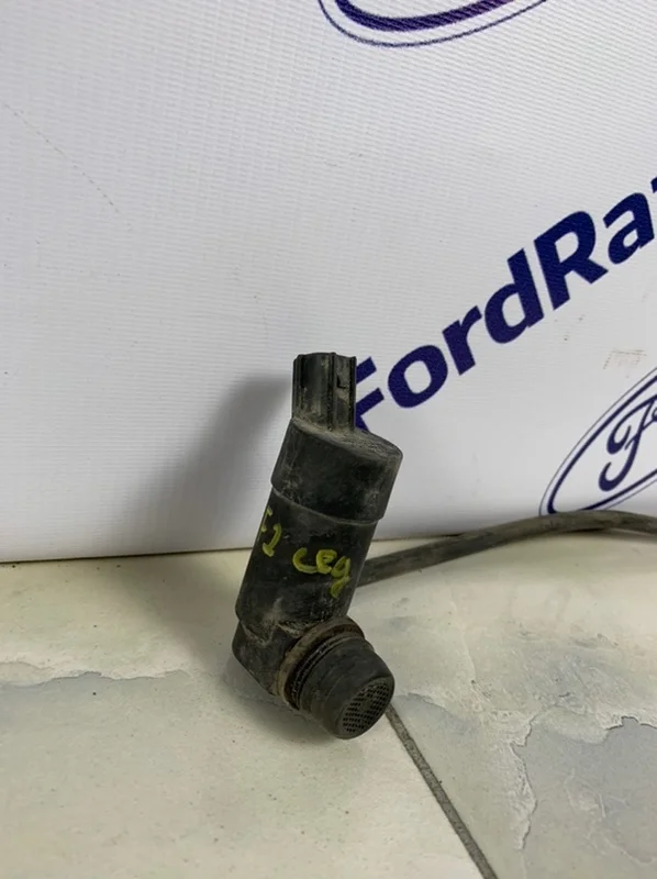 Моторчик омывателя Ford Focus 2 2005-2011 1355124 CB4