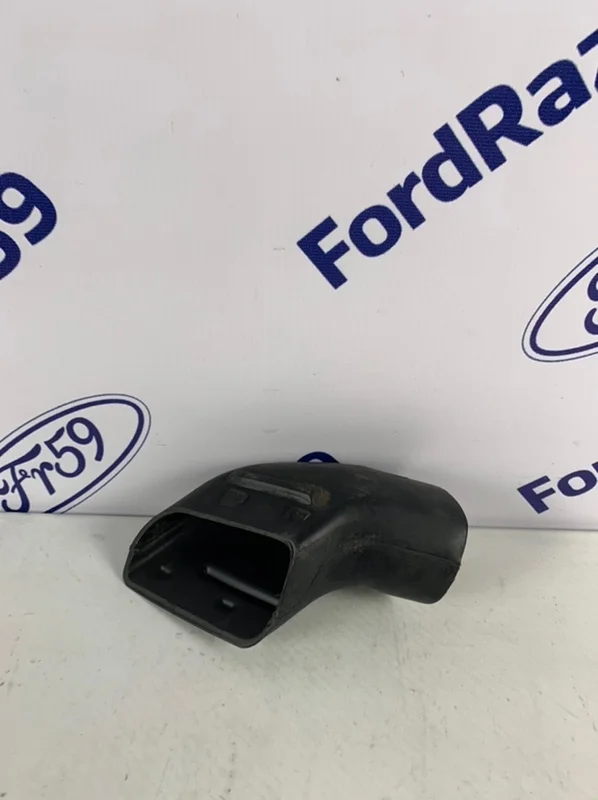 Воздухозаборник Ford Focus 3 2011-2019 2008510 CB8
