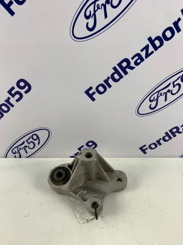 Кронштейн МКПП (Серьга) Ford Focus 2 2005-2011 1322569 CB4 1.8
