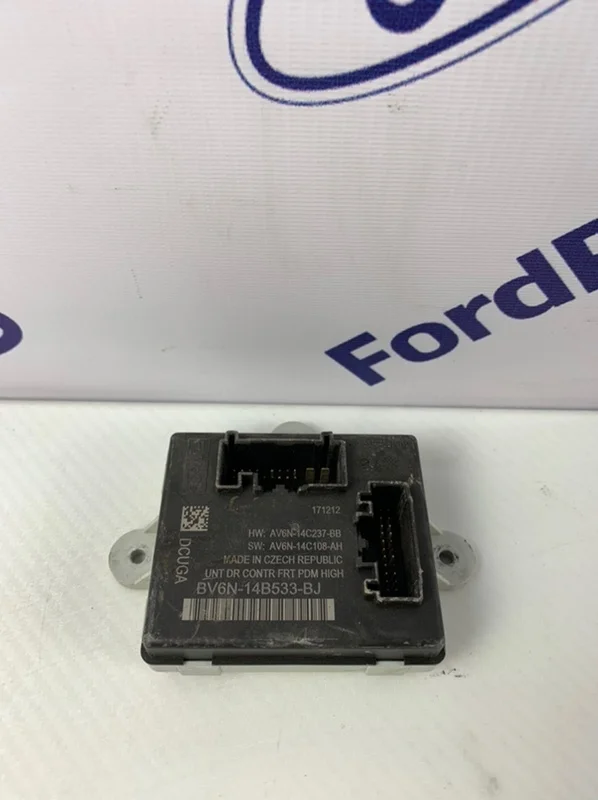 Активатор замка двери Ford Focus 3 2011-2019 1872915 CB8, передний левый