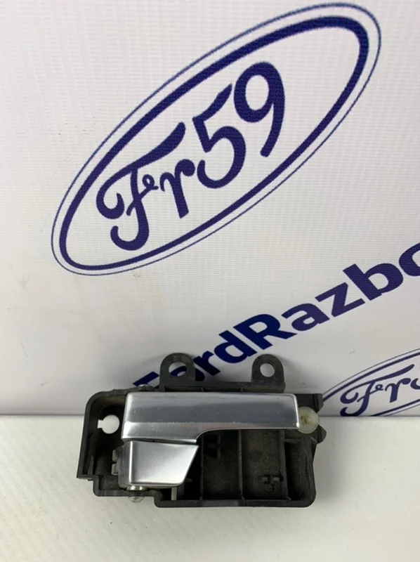 Ручка двери внутренняя Ford Focus 2 2005-2011 1470115 CB4, передняя правая