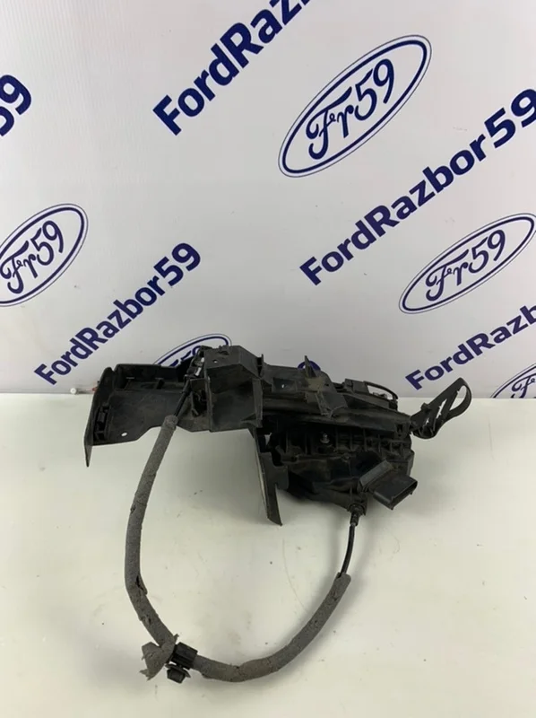 Замок двери Ford Focus 3 2011-2019 2067563 CB8, передний левый
