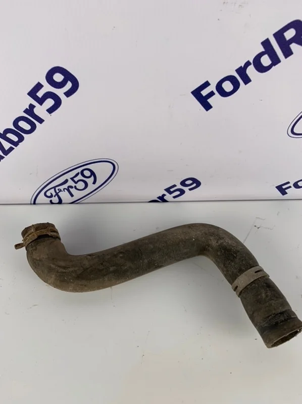 Патрубок системы охлаждения Ford Fusion 2002-2012 1546445 CBK 1.4-1.6