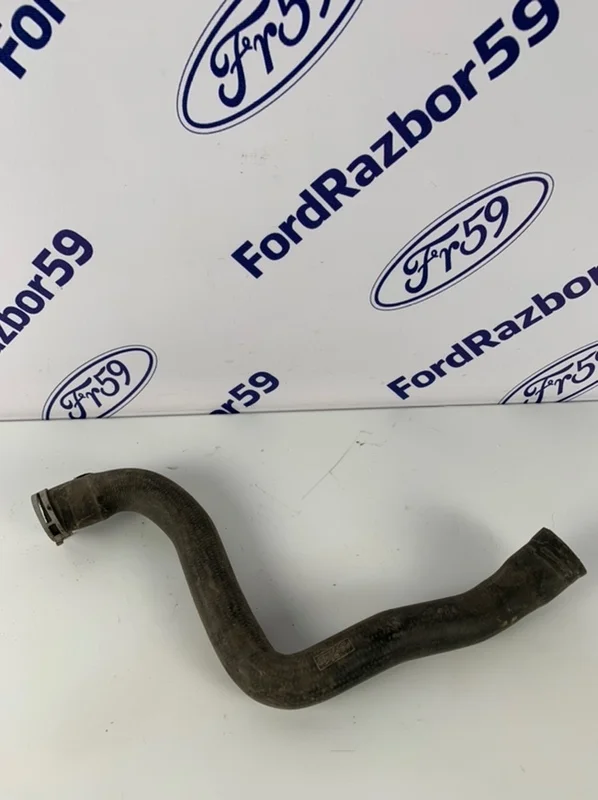 Патрубок системы охлаждения Ford Focus 2 2005-2011 1490677 CB4 1.8-2.0