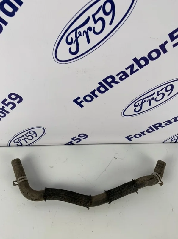 Патрубок системы охлаждения Ford Focus 2 2005-2011 1462573 CB8 1.8-2.0