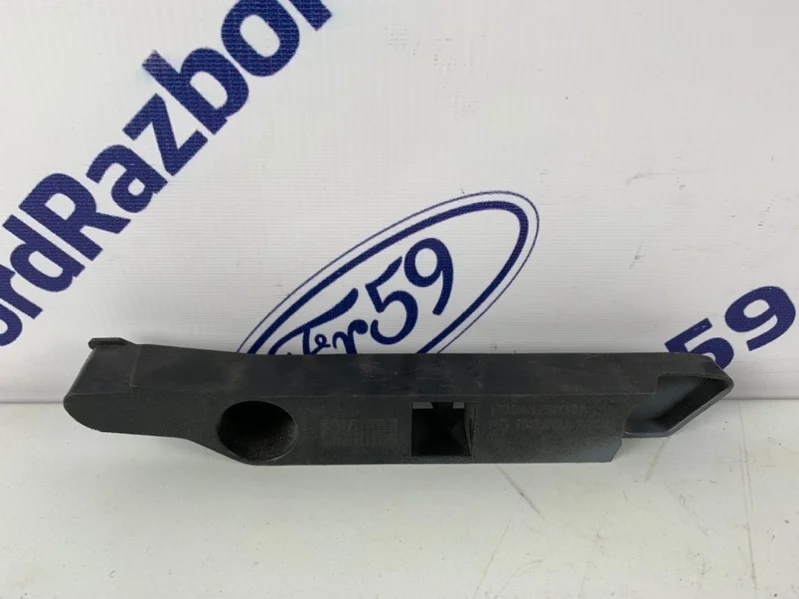 Кронштейн бампера Ford Focus 2 2008-2011 1521607 CB4, передний левый