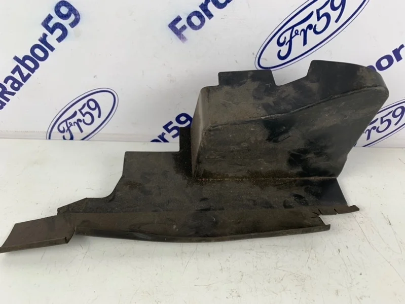 Дефлектор радиатора Ford Focus 2 2005-2011 1252552 CB4, передний левый