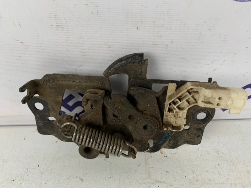 Замок капота Ford Focus 3 2011-2019 1808504 CB8