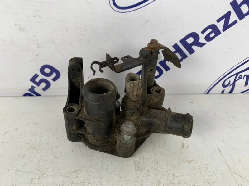 Флянец системы охлождения Ford Focus 3 2011-2019 1531004 CB8 1.6