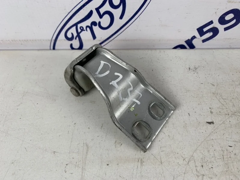 Петля крышки багажника Ford Focus 2 2006 1712673 CB4 1.6 (HWDA)