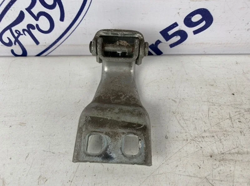 Петля крышки багажника Ford Focus 2 2006 1712673 CB4 1.6 (HWDA)