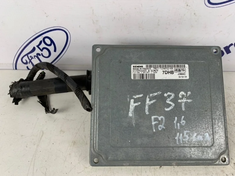 Блок управления двигателем Ford Focus 2 2005-2011 1331018 CB4 1.6