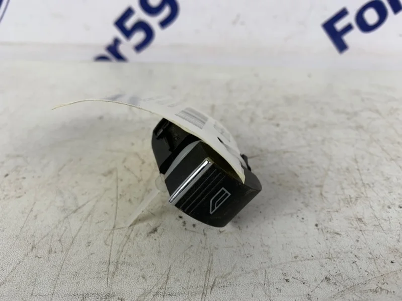 Кнопка стеклоподъемника Ford Focus 3 2011-2019 1861098 CB8