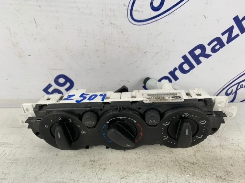 Блок управления печкой Ford Focus 2 2010 1374165 CB4 2.0 (AODA)
