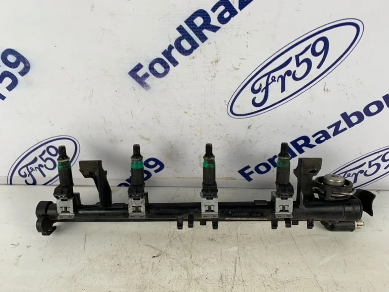 Рампа топливная Ford Focus 2 2007 1698074 CB4 1.6 (HXDB)