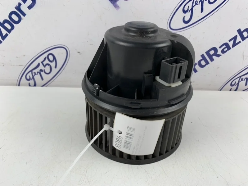 Мотор печки Ford Focus 3 2011-2015 1696006 CB8