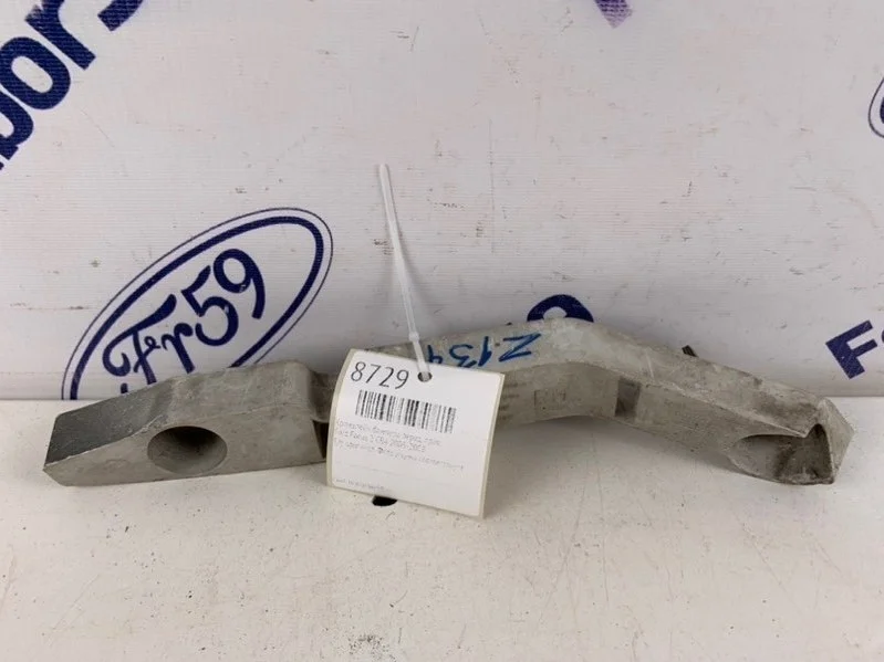 Кронштейн бампера Ford Focus 2 2005-2008 1337334 CB4, передний правый