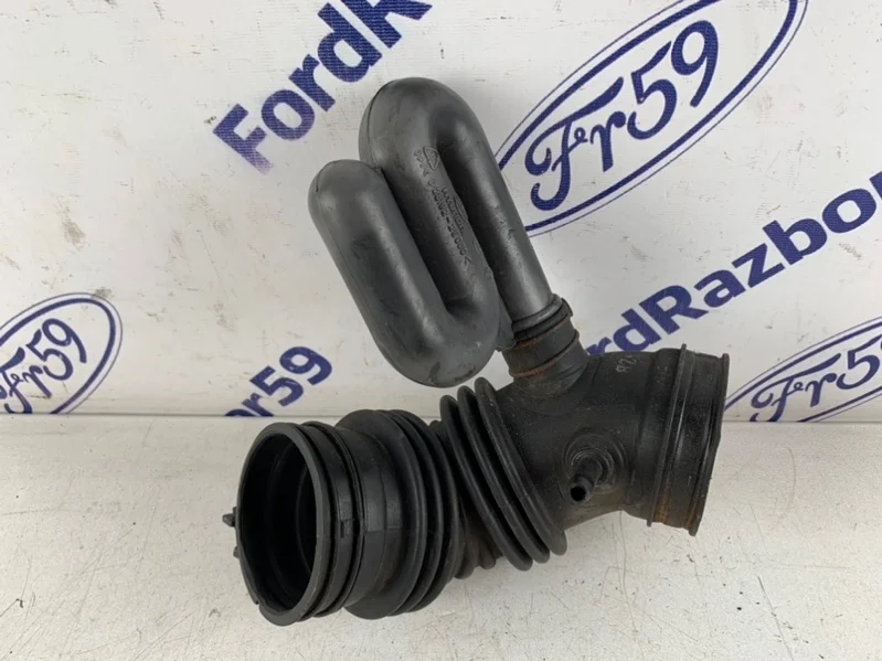 Патрубок воздушного фильтра (гофра) Hyundai Tucson 2009 281392E000 JM 2.0 (G4GC)