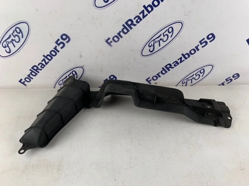 Дефлектор радиатора Hyundai Tucson 2009 291352E000 JM 2.0 (G4GC), передний левый