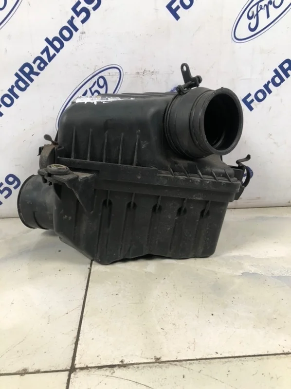 Корпус воздушного фильтра Kia Sportage 2005 281122E000 JE 2.0 (G4GC)