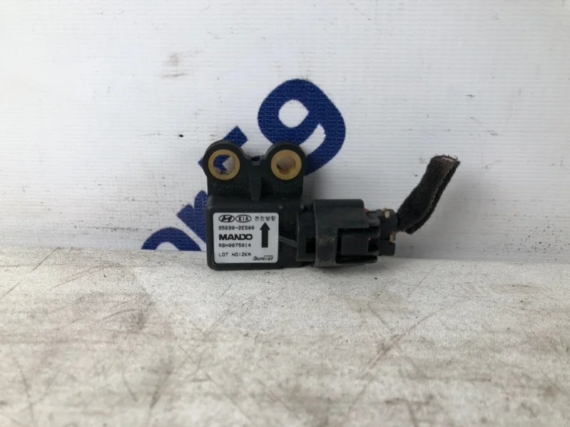 Датчик ускорения Kia Sportage 2005 956902E500 JE 2.0 (G4GC)