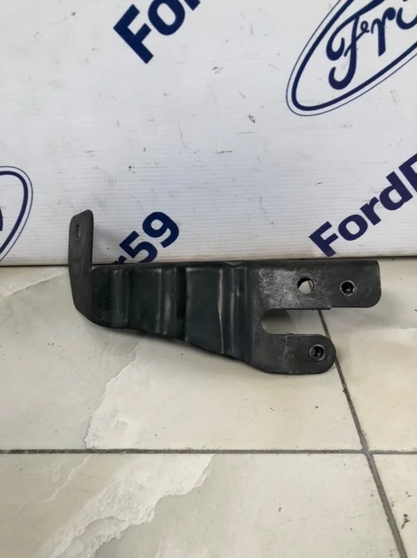 Крепление усилителя бампера Mercedes-Benz E-Class 2002-2006 A2116200818 W211, правое