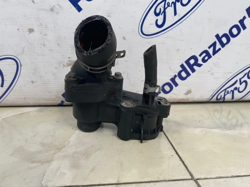 Корпус термостата Ford Focus 2 2005 1198060 CB4 1.8 (KKDA)