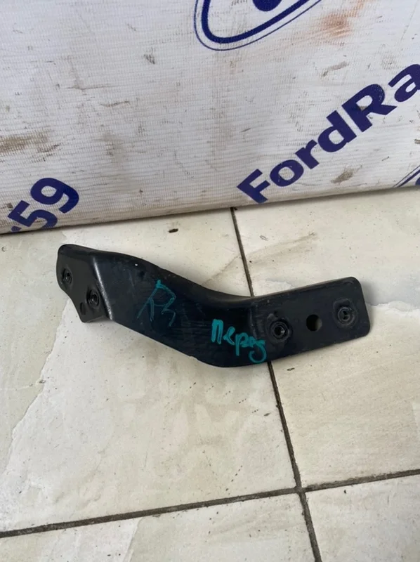 Кронштейн усилителя бампера Mercedes-Benz C-Class 2007-2011 A2046200285 W204, передний правый