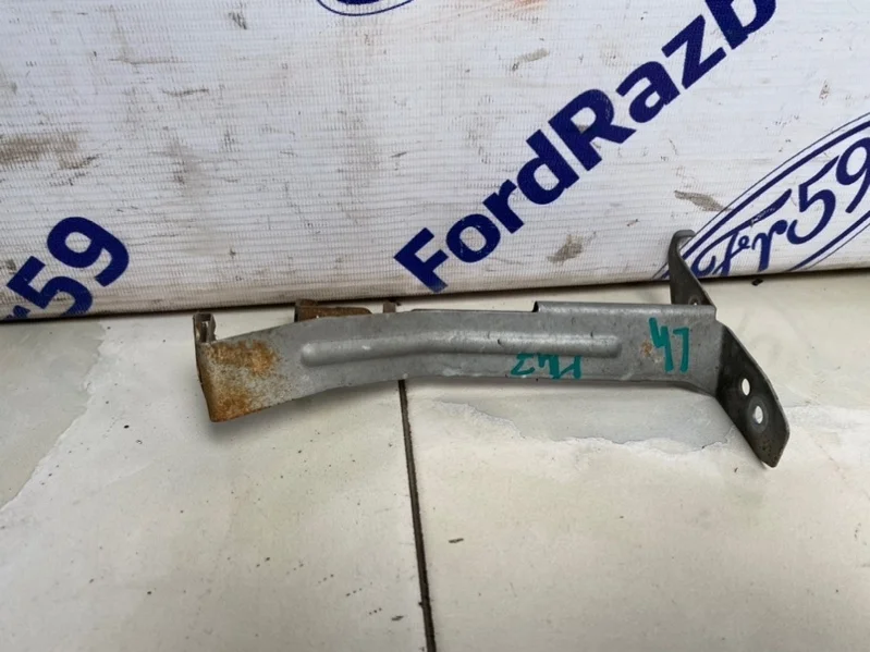 Кронштейн бампера Mercedes-Benz C-Class 2007-2011 A2045241340 W204, передний левый