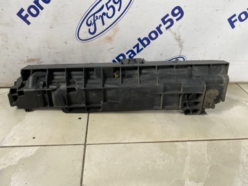 Дефлектор радиатора BMW 3-series 2005-2008 17107524914 E90, передний правый