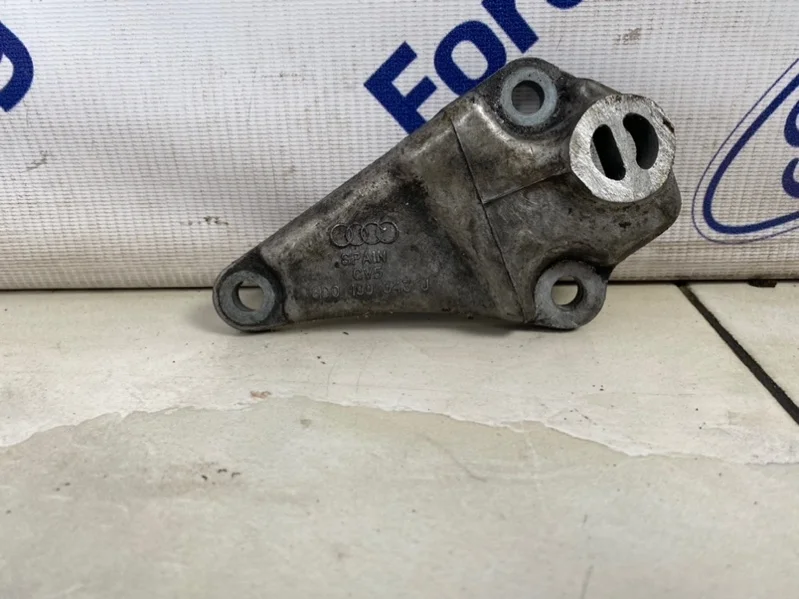 Кронштейн опоры двигателя Audi A6 2001 8D0199343J C5 2.4 (BDV)