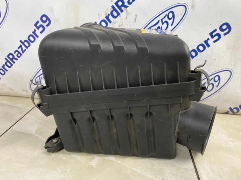 Корпус воздушного фильтра Hyundai Tucson 2004-2009 281122E000 JM
