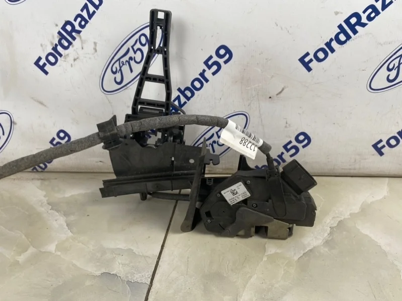 Замок двери Ford Focus 3 2011-2015 2070970 CB8, передний левый