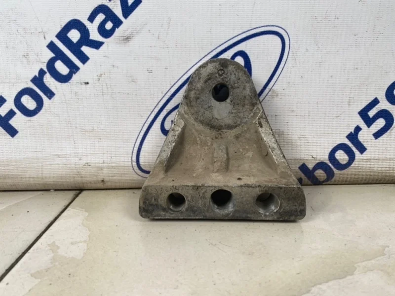 Кронштейн опоры двигателя Hyundai Tucson 2005 218152E200 JM 2.0 TDCI