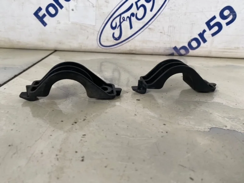 Кронштейн радиатора Hyundai Tucson 2004-2009 253342E000 JM