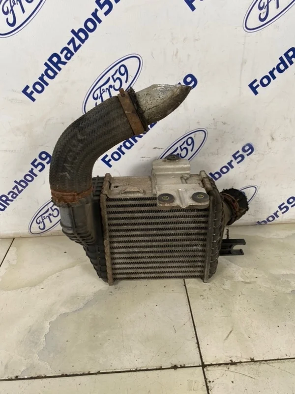 Интеркулер Hyundai Tucson 2004-2009 2827027251 JM