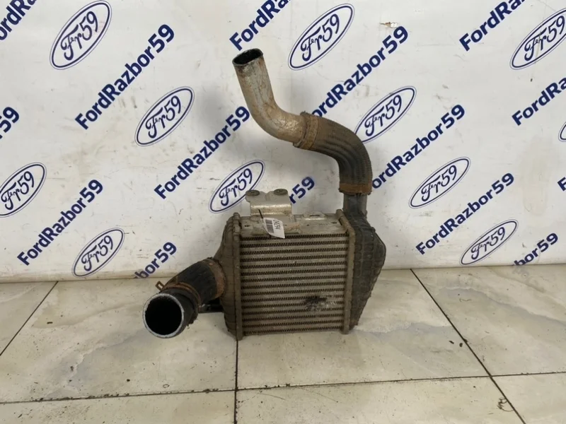 Интеркулер Hyundai Tucson 2004-2009 2827027251 JM