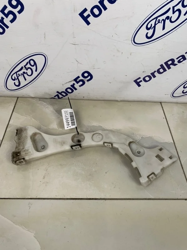 Кронштейн бампера Ford Focus 3 2011 1742938 CB8 1.6 (PNDA), задний правый