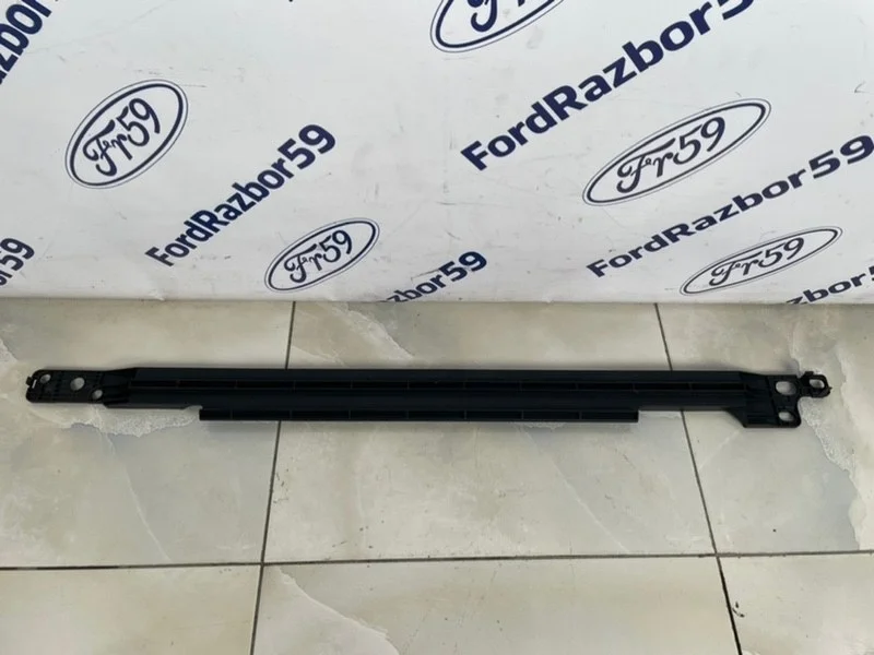 Накладка радиатора Ford Focus 3 2011 1718365 CB8 1.6 (PNDA)